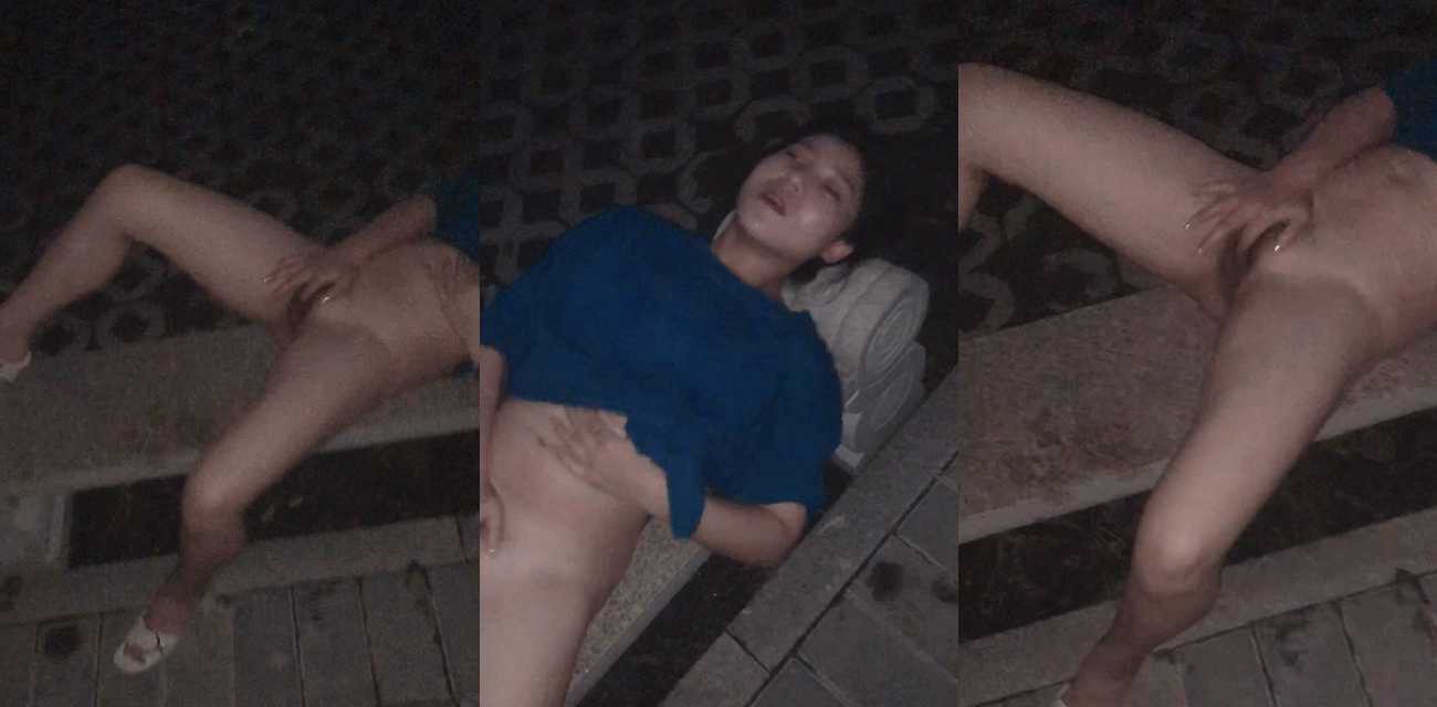 “老公快来操我 我不行了” 妹子喝醉了躺地上发情 疯狂揉逼求操！