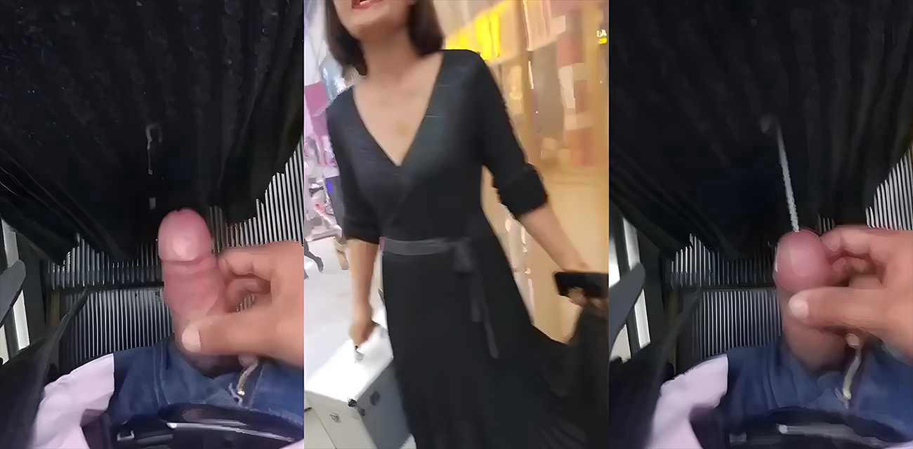 “草泥马 死变态 你他妈傻逼吧你” 变态在扶梯上街射美女被发现 当场被骂得狗血淋头 最后灰熘熘地跑了