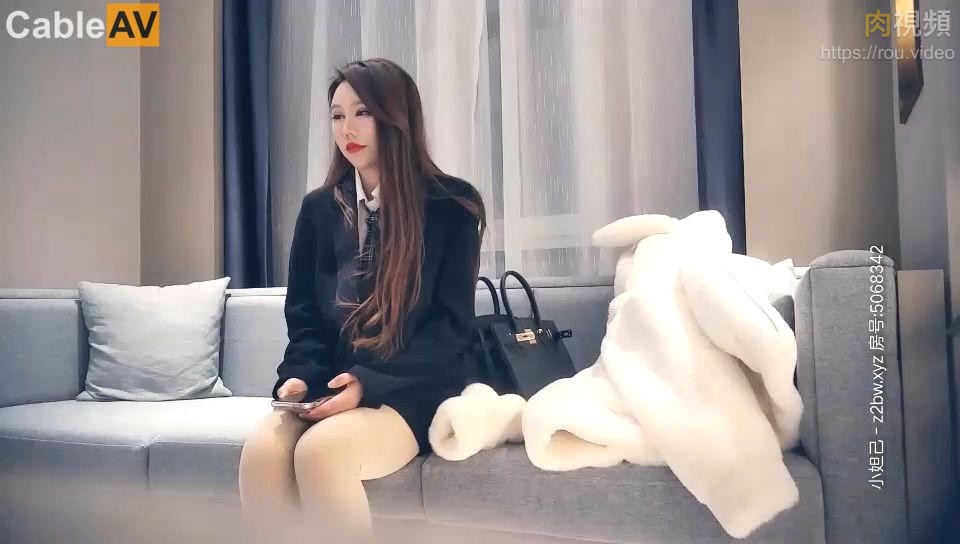 LOVE小天探花深夜场约了个性感红唇妹子啪啪，穿上吊带黑丝特写摸逼口交抱起来勐操