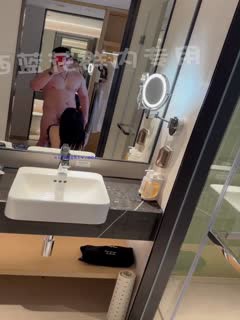 《硬核炸弹最新泄密》露脸才是王道！优质富豪约炮大佬【红烧西蓝花】粉丝群内福利~玩肏各类一字马外围模特(21)