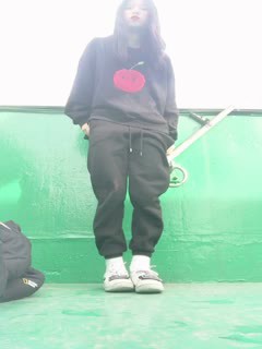 《个人不雅私拍泄密》露脸清纯学生妹【允儿】自拍大量淫荡视频卖钱花~裸舞、楼梯间停车场紫薇、啪啪各种骚操作极反差(3)