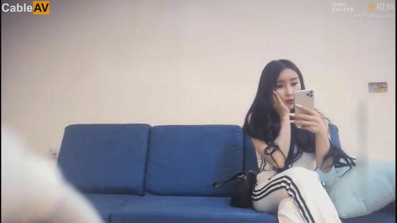 白裙丰满御姐性感大屁股这谁看了也顶不住啊 大力揉捏亲吻滋味好爽 骑在她身上爱抚挑逗啪啪抽插撞击