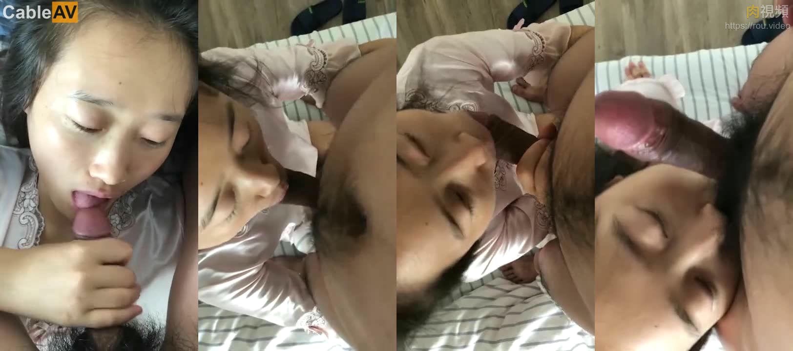 【超强打桩机系列全集】妹子半小时潮喷30次苦苦哀求爸爸别操了… 22 性奴跪地销魂吃鸡巴，被我一顿勐插，深喉