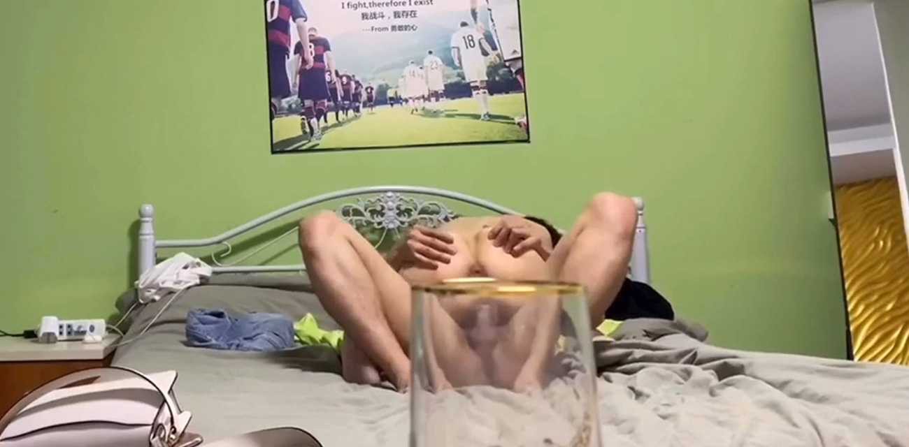 “我不行了 好胀 你太厉害了”大神出租房强上害羞小姐姐 边说不要边无套 对白超刺激！